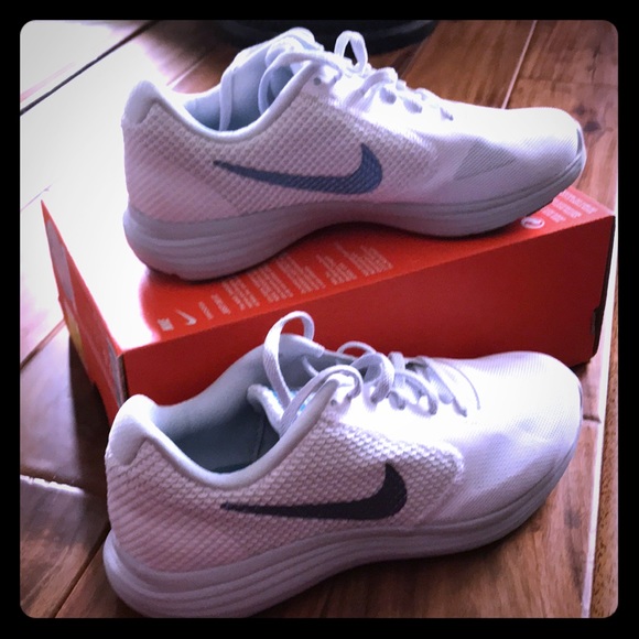 Nike White & Blue Revolution 3 Shoes LAST PAIR - Picture 2 of 8
